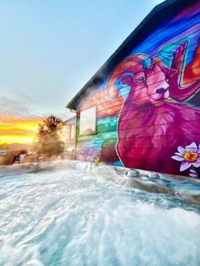 The Sheep Shack, Private hot tub and mountain views in Estes Park!